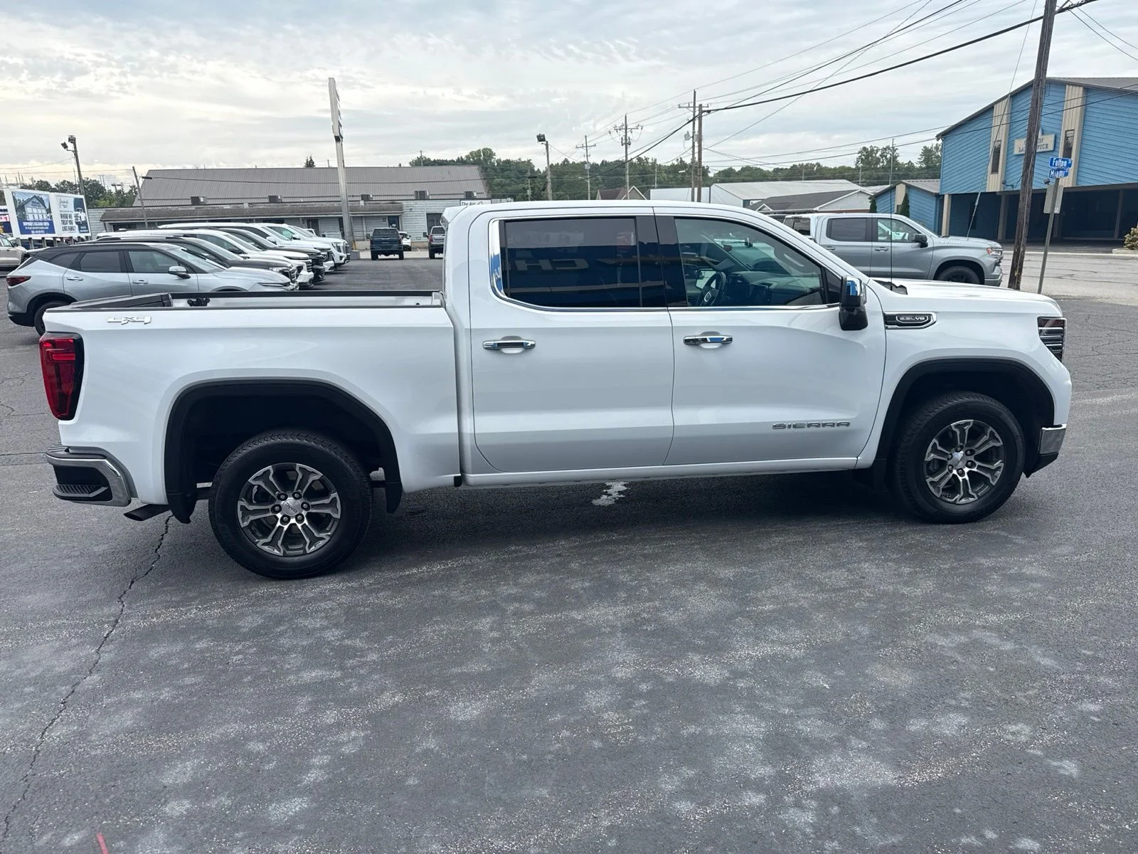 Used 2025 White GMC SLT image 8