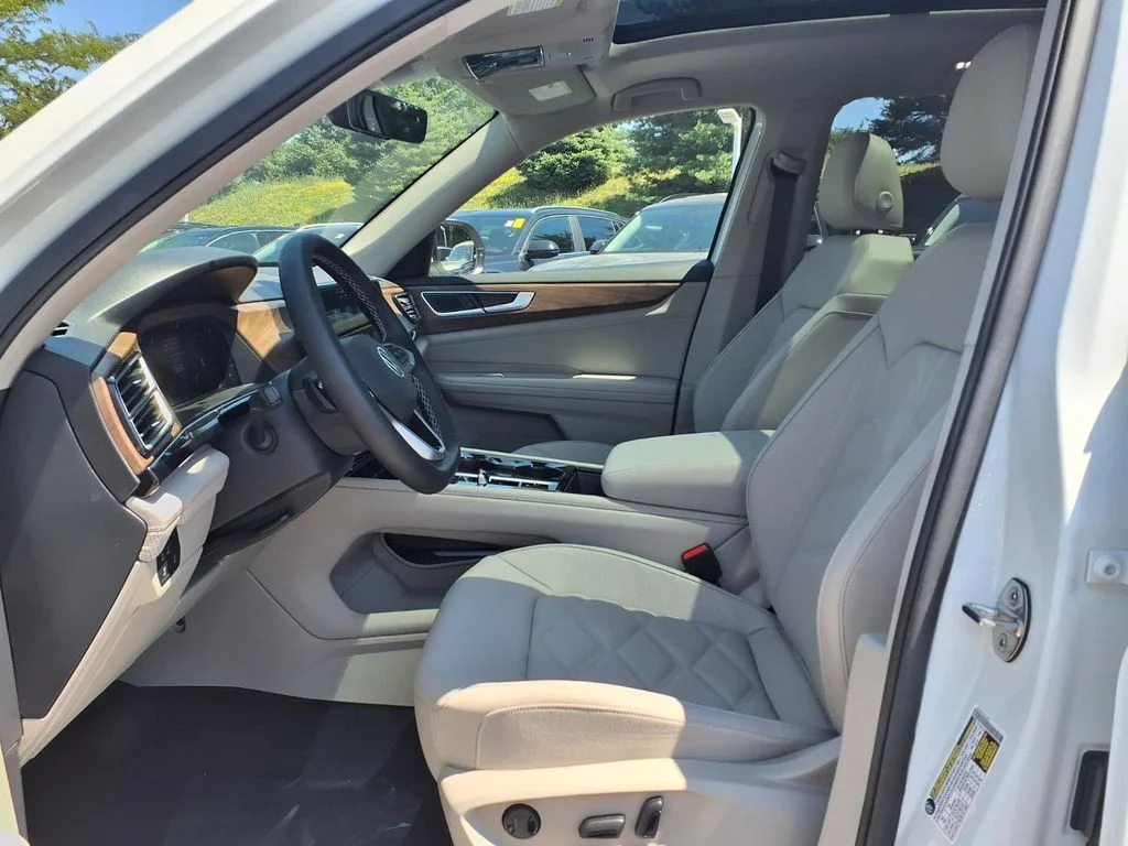 New 2026 Opal White Pearl Volkswagen 2.0T SE w/Technology image 8
