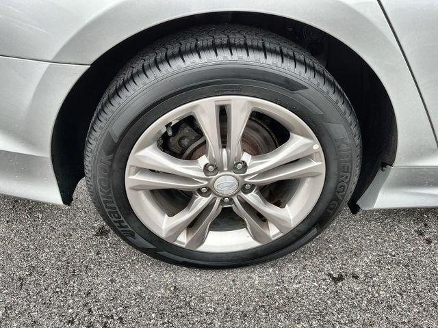Used 2019 Silver Hyundai SEL image 20