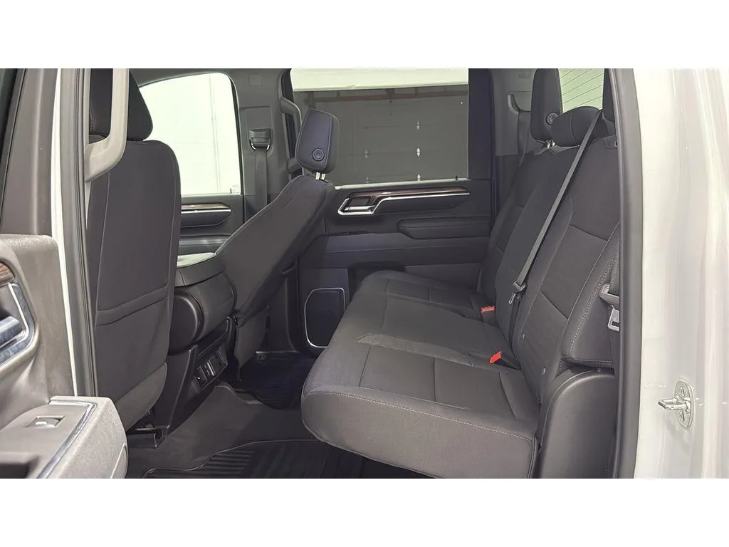 Used 2025 Summit White Chevrolet LT image 33