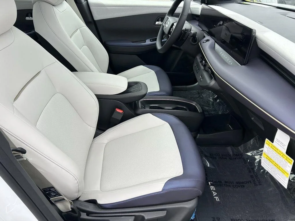 New 2026 Everest White Pearl Tricoat/Black Nissan SV+ image 9