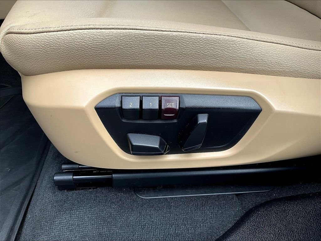 Used 2017 Black BMW sDrive28i image 17