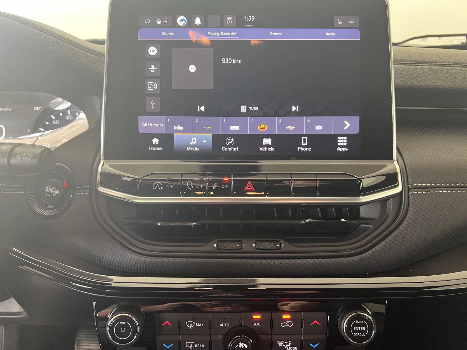 Used 2023  Jeep Altitude image 13