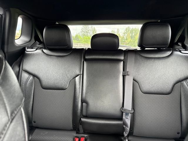 Used 2024 Silver Zynith Metallic Clearcoat Jeep Latitude image 29
