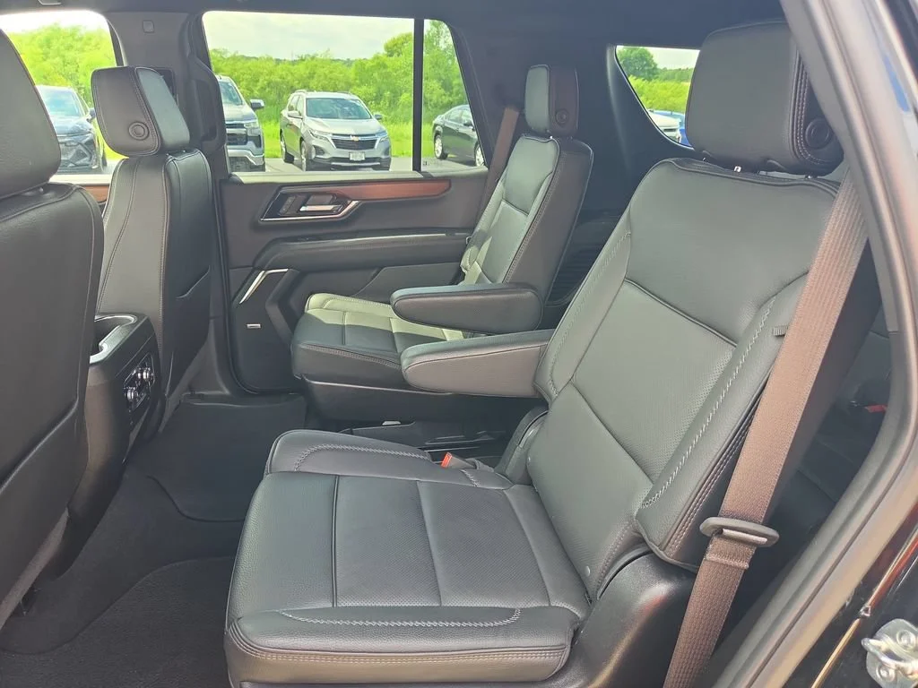 2025 GMC Yukon Denali - Photo 29