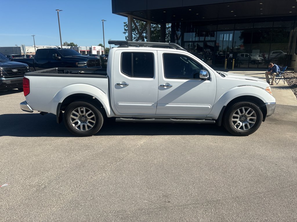 Used 2011 Avalanche Nissan SL image 8