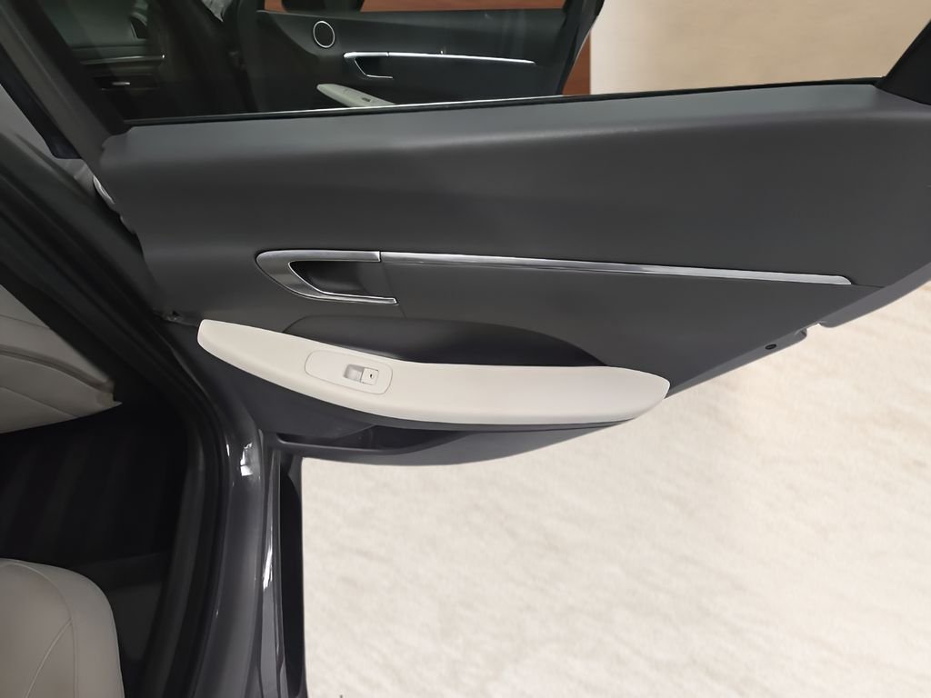 Used 2023 Gray Hyundai SEL image 21