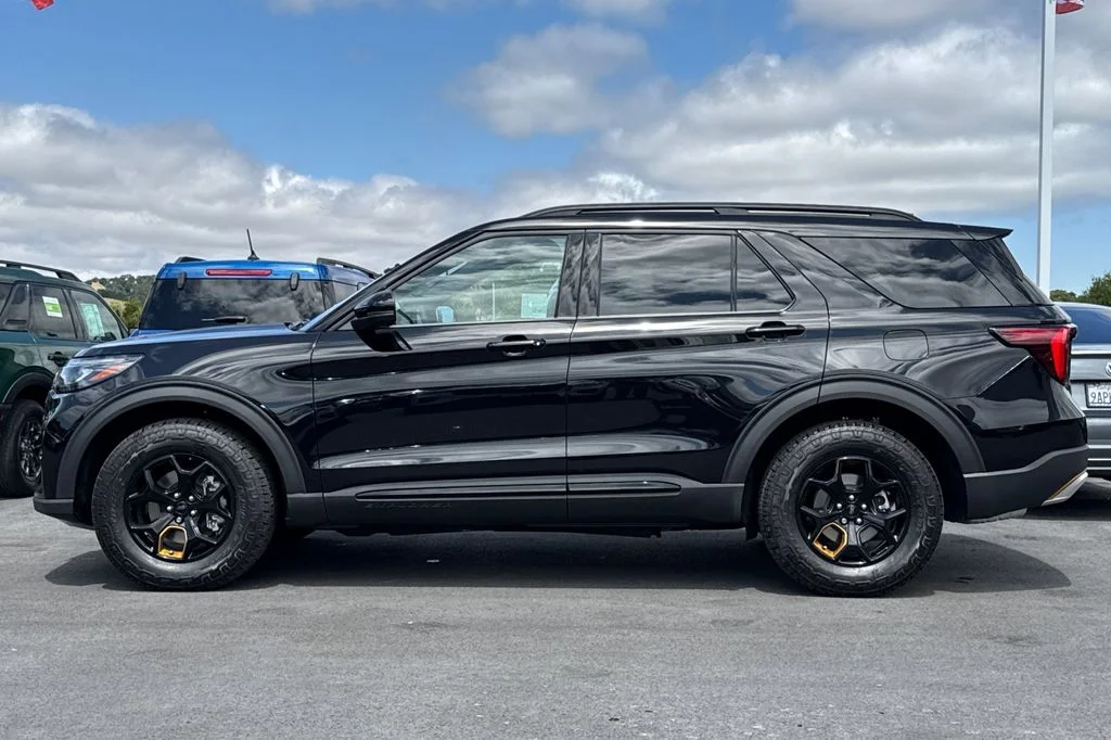 New 2026 Black Metallic Ford Tremor® image 7