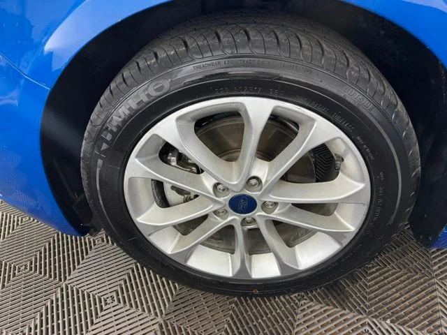 Used 2019 Blue Ford SE image 17