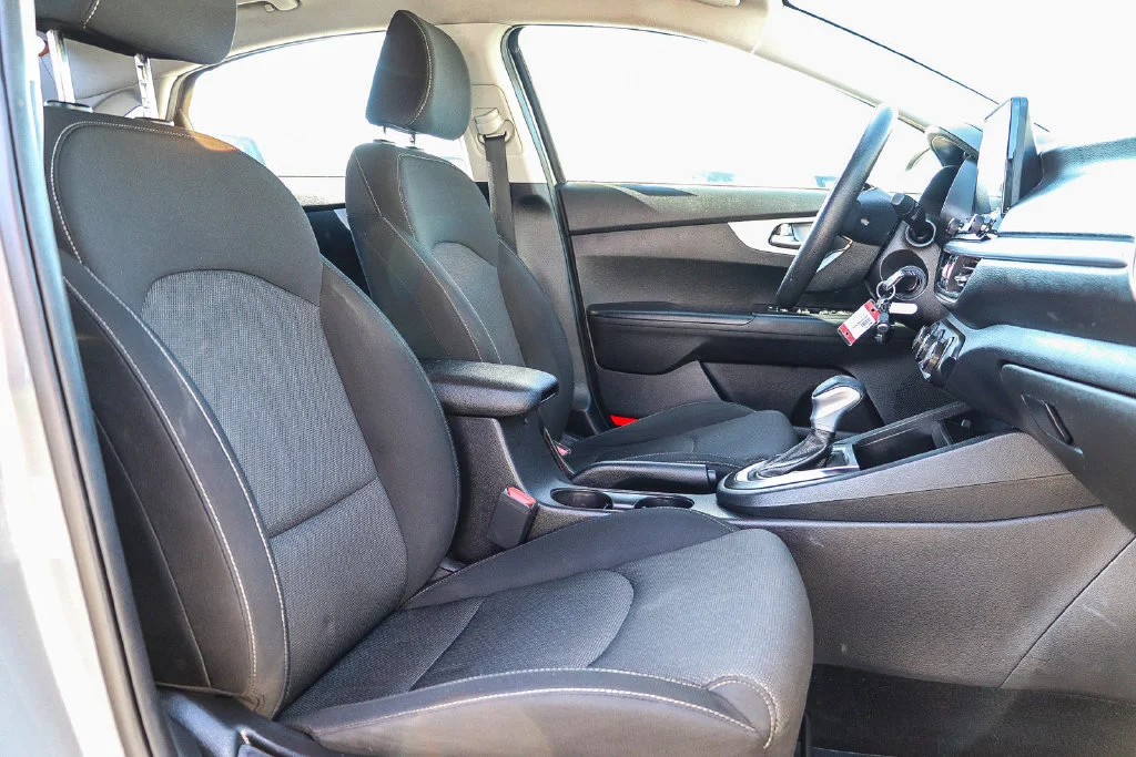 Used 2022 Gray Kia LXS image 21
