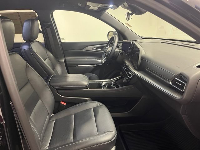 Used 2025 Mosaic Black Metallic Chevrolet LT image 22