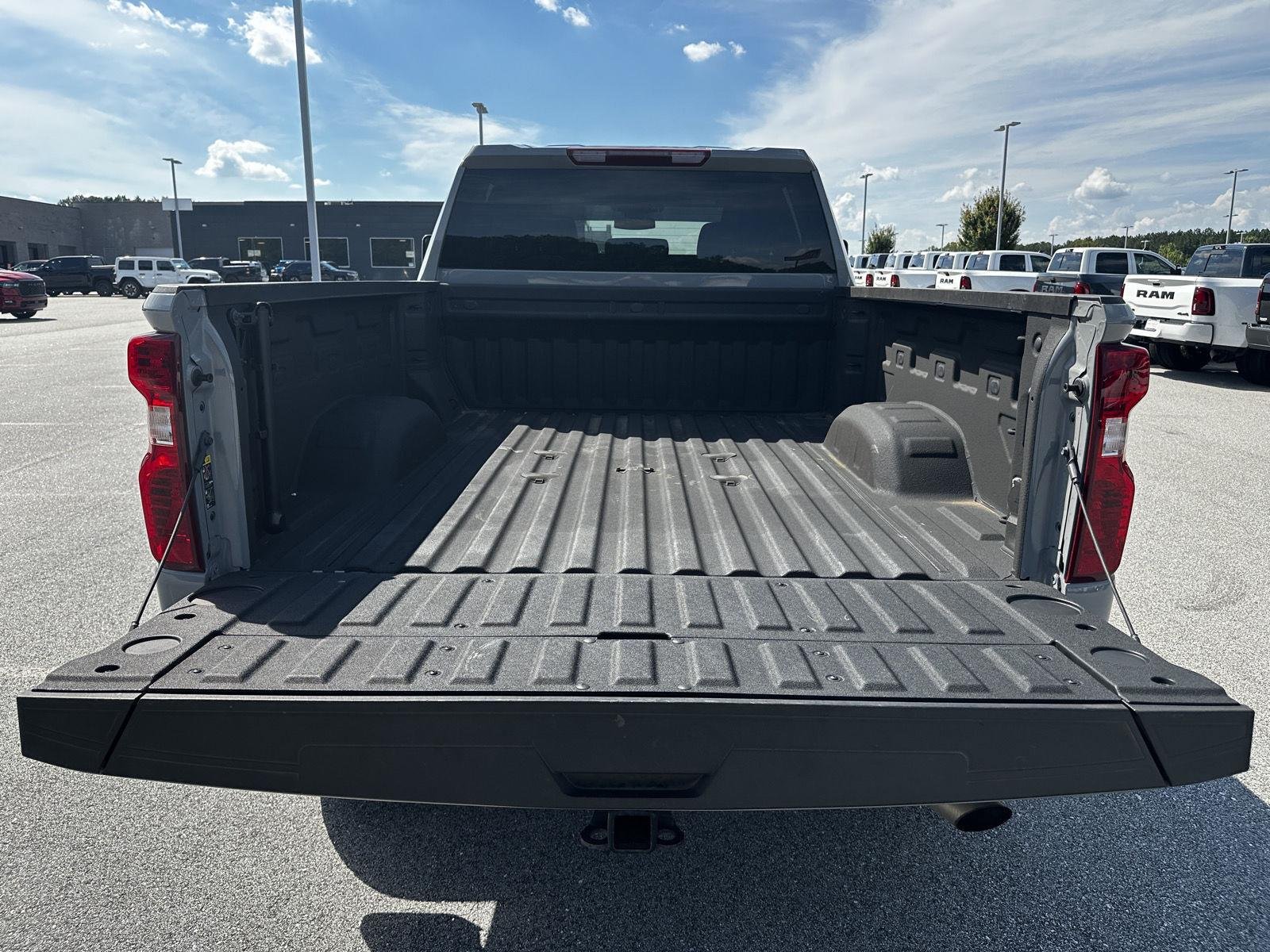 Used 2025 Slate Gray Metallic Chevrolet Custom image 17