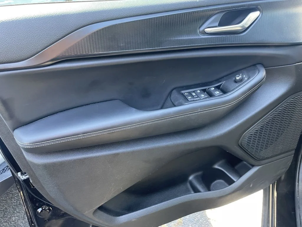 Used 2025 Black Jeep Altitude X image 17