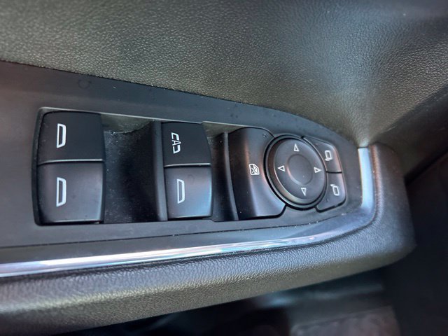 Used 2024 White GMC Elevation image 29