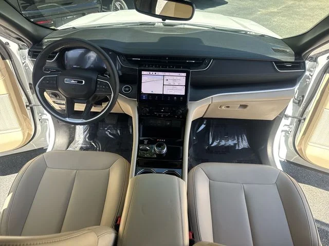 Used 2023 White Jeep Limited image 9