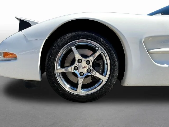 Used 2002 White Chevrolet Base image 27