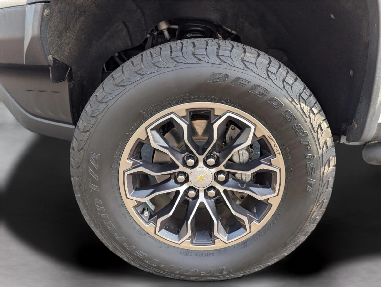 Used 2018 SUMMIT WHITE Chevrolet 4WD ZR2 image 34