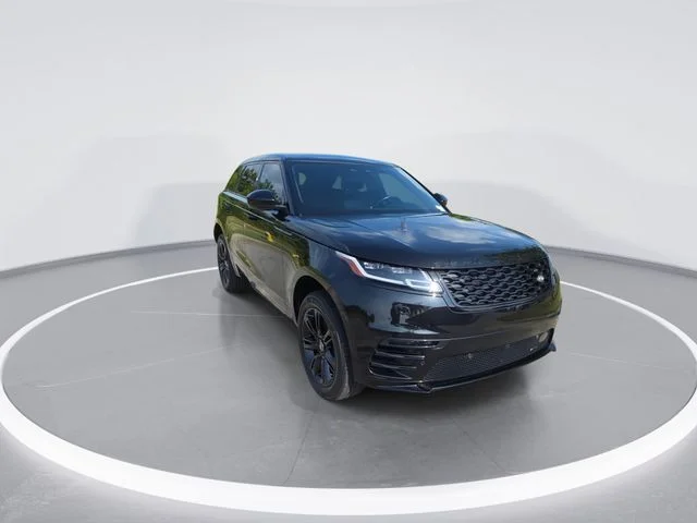 Used 2023 Black Land Rover R-Dynamic S image 2
