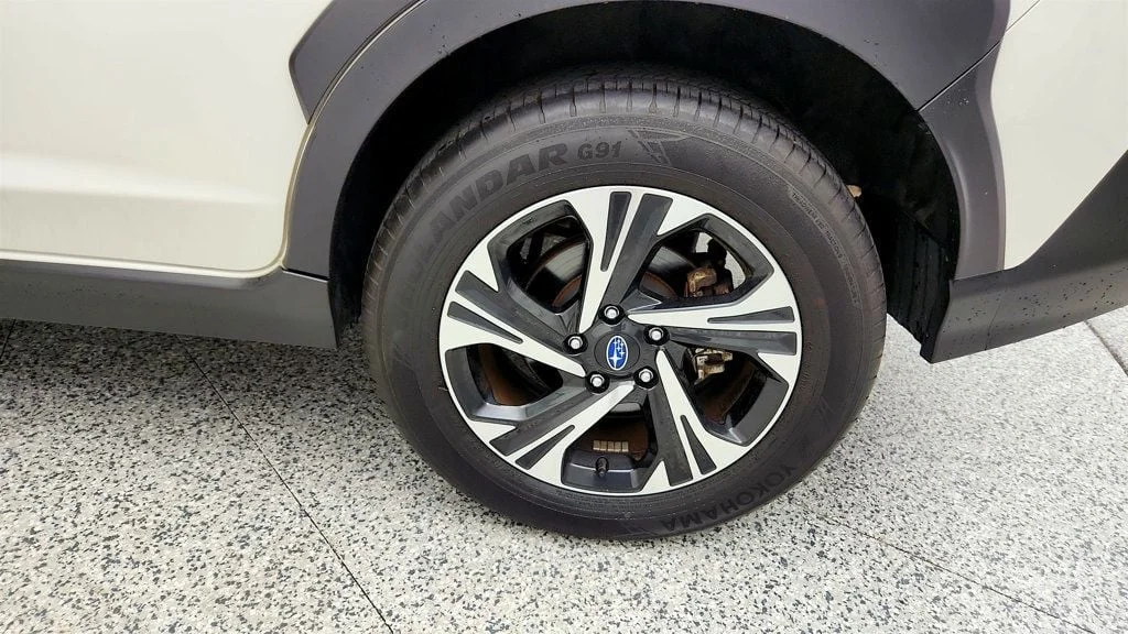 Used 2024 Crystal White Pearl Subaru Premium AWD image 9