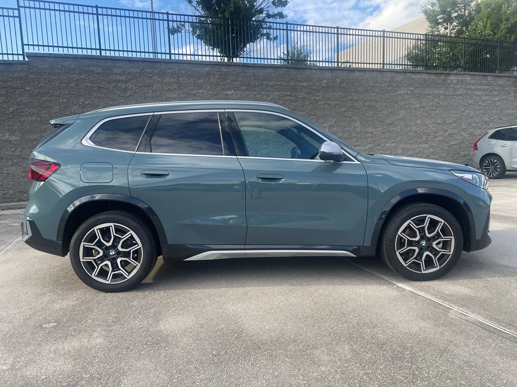 Used 2024 Cape York Green Metallic BMW xDrive28i image 2