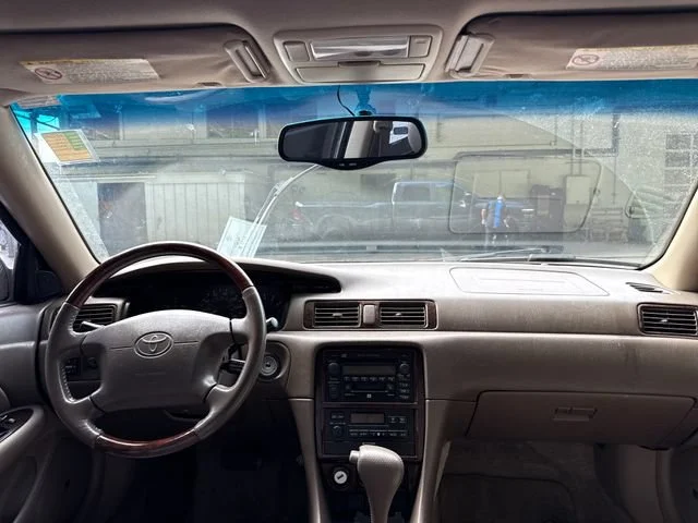 Used 2001  Toyota LE image 10