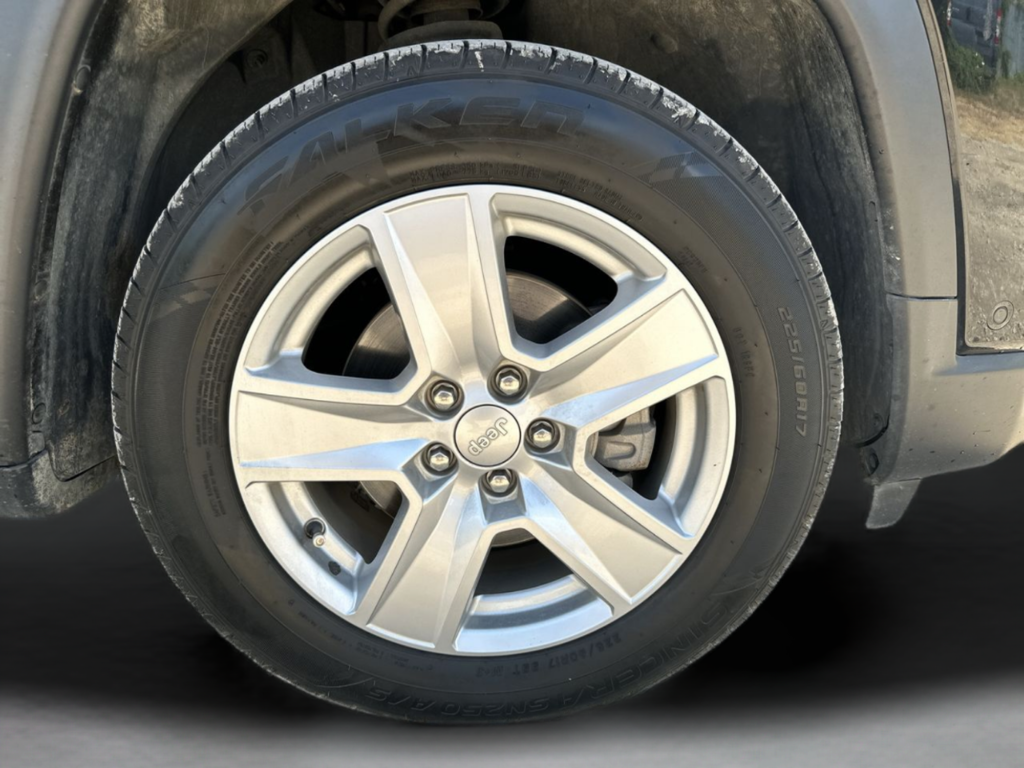 Used 2022 Black Jeep Latitude image 44