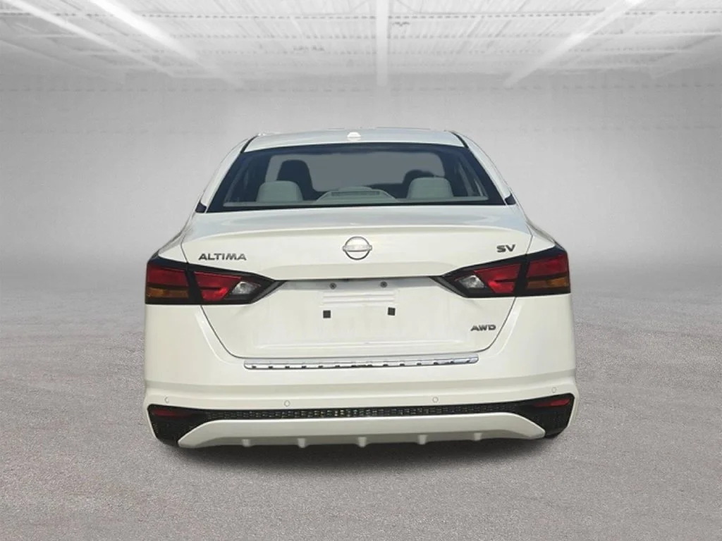 Used 2023 White Nissan 2.5 SV image 4
