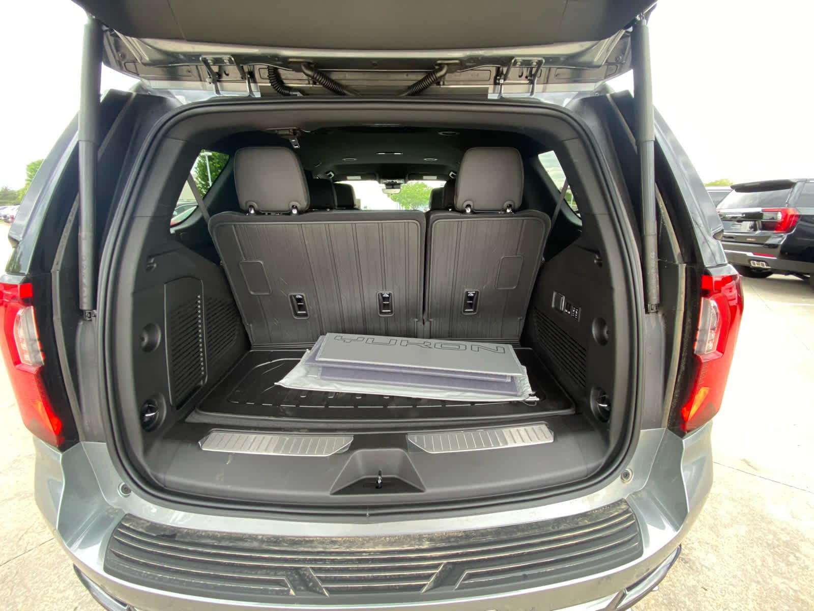2026 GMC Yukon AT4 - Photo 29