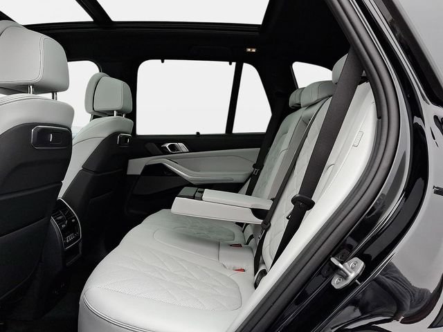 New 2026 Black Sapphire Metallic BMW xDrive40i image 9