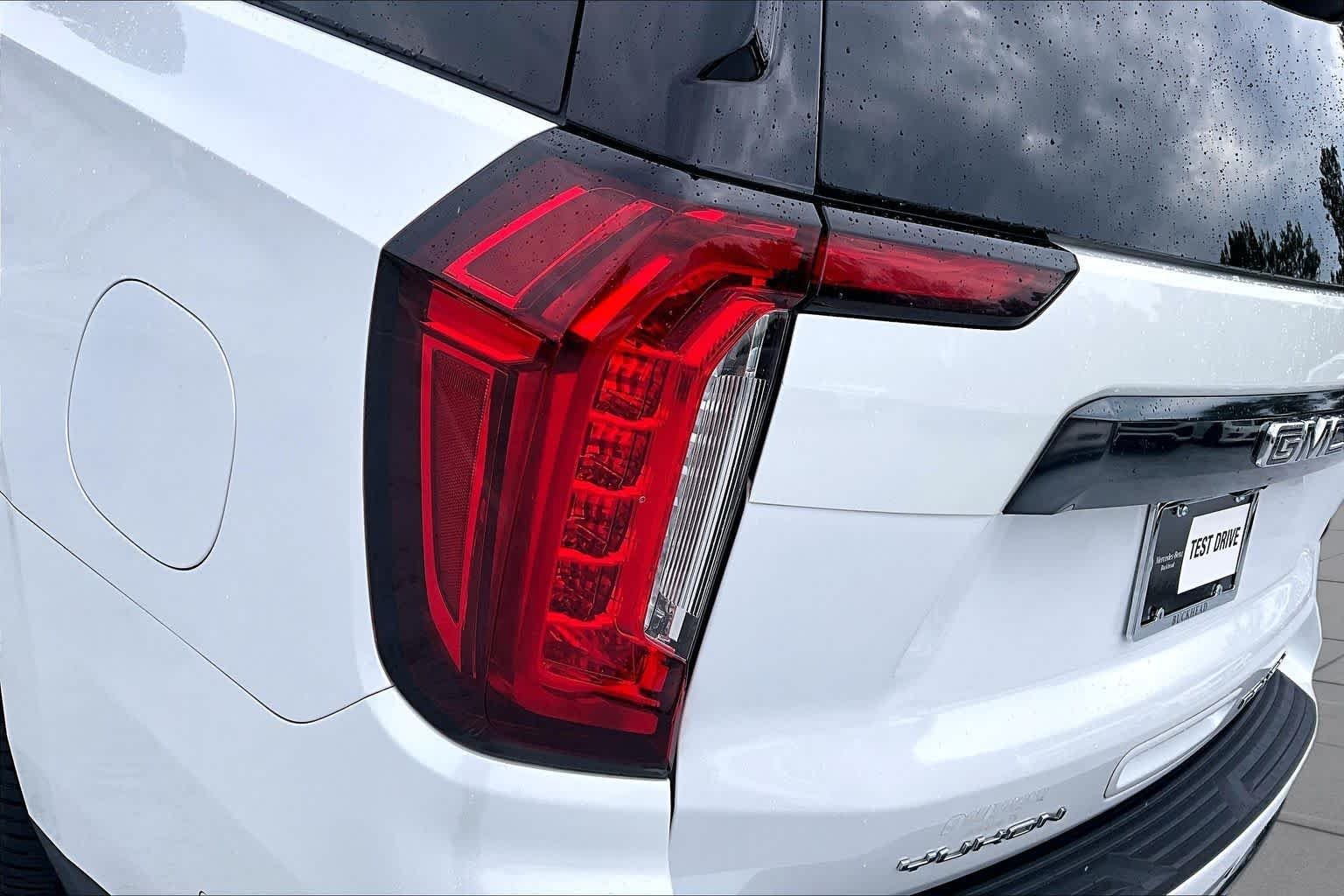 Used 2023 White Frost Tricoat GMC Denali Ultimate image 29