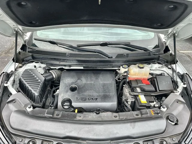 Used 2021 Summit White Buick Essence image 20