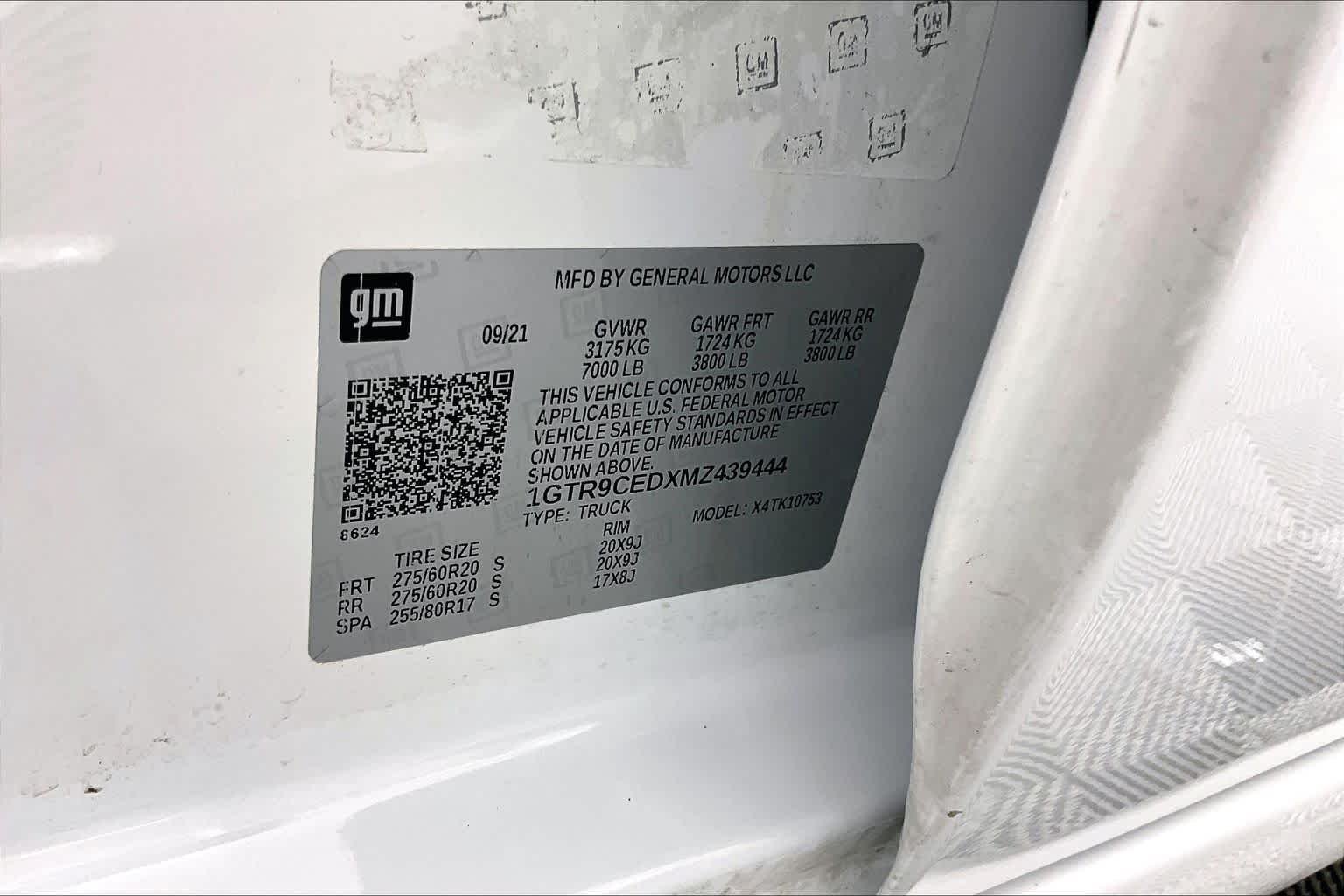 Certified Used 2021 SUMMIT WHITE GMC Elevation image 35
