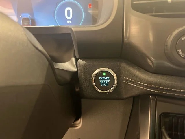 2025 Ford F-150 Lightning Flash - Photo 16