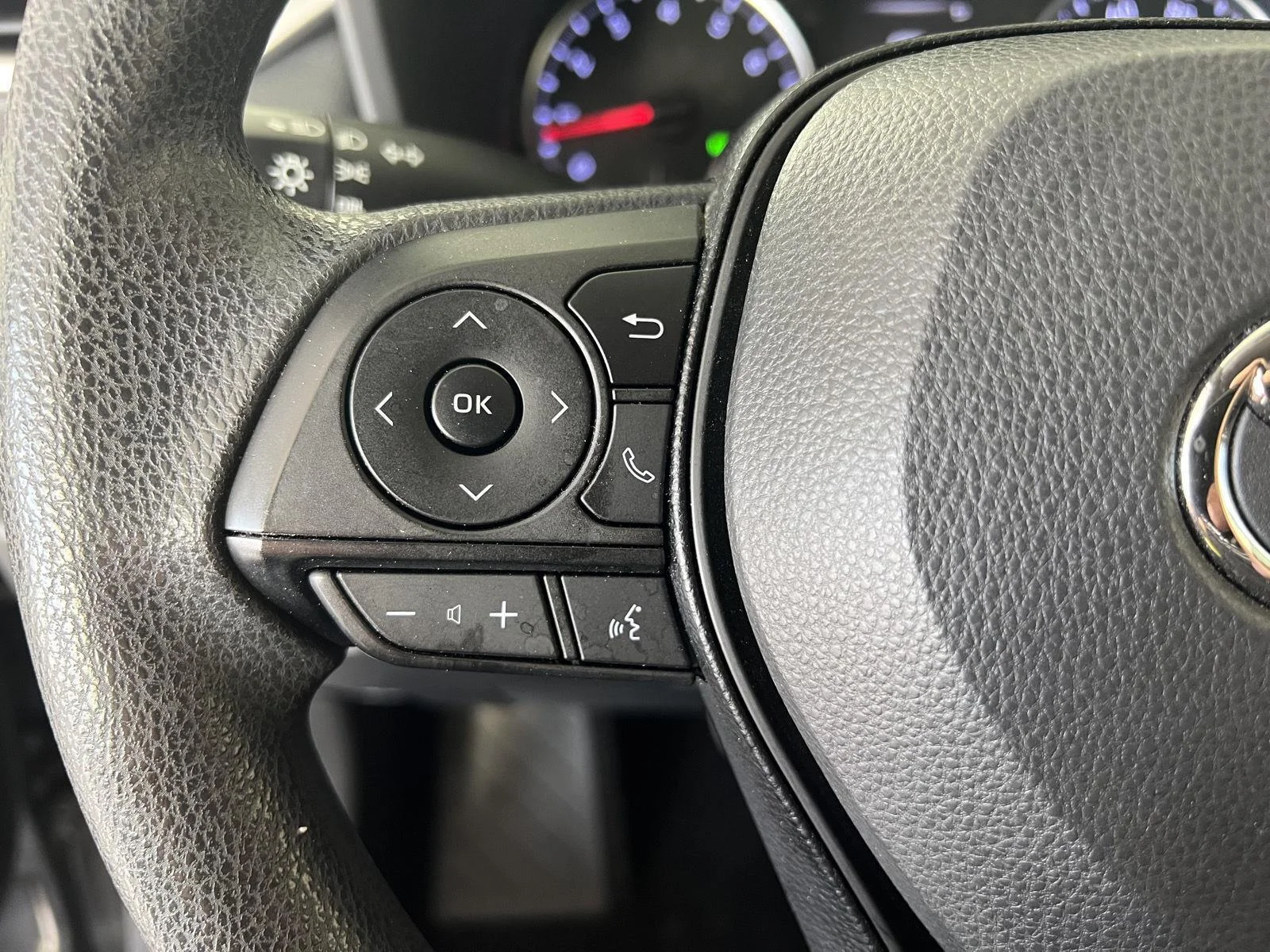 Used 2019 Magnetic Gray Metallic Toyota LE image 15