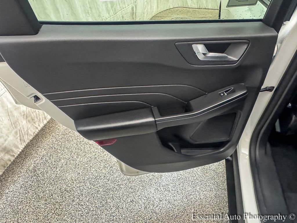 Used 2023 White Metallic Ford ST-Line image 21
