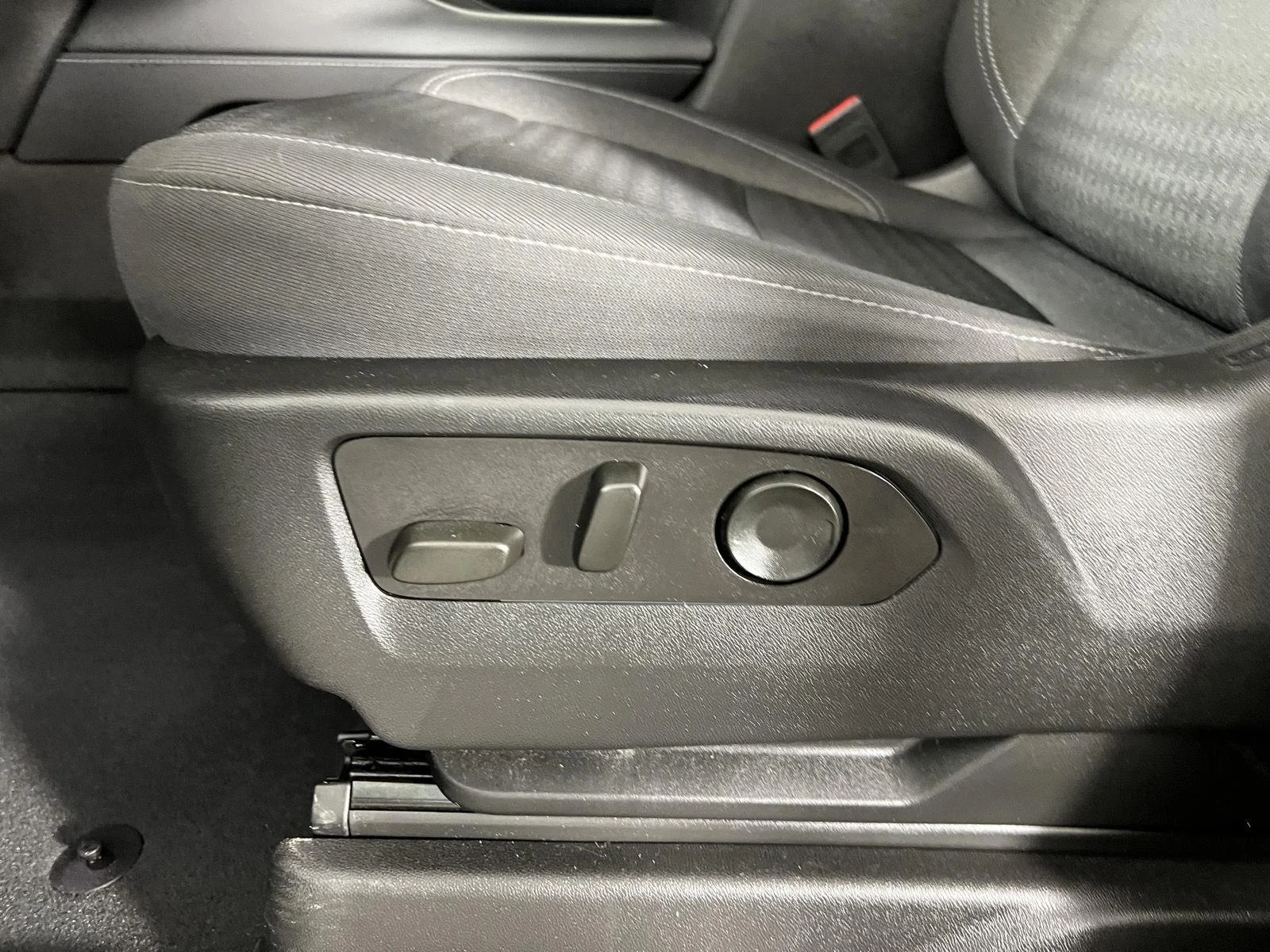 Used 2024 Summit White Chevrolet LS image 38