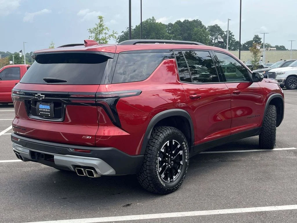 Used 2024 Red Chevrolet Z71 image 3