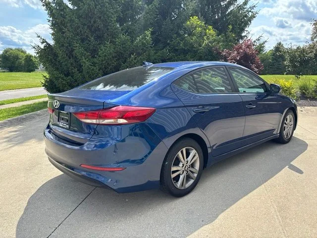 Used 2017 Lakeside Blue Hyundai SE image 6