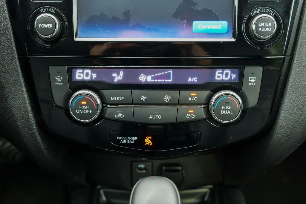 Used 2015 Midnight Jade Nissan SL image 49