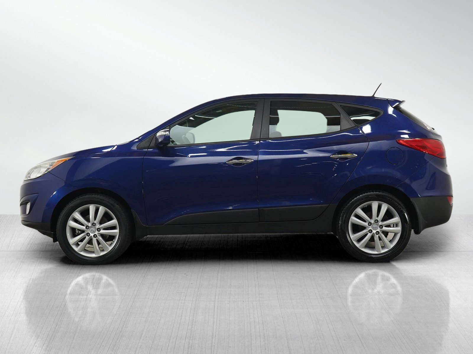 Used 2013 Hyundai Tucson Limited with VIN KM8JUCAC5DU606441 for sale in Minneapolis, Minnesota