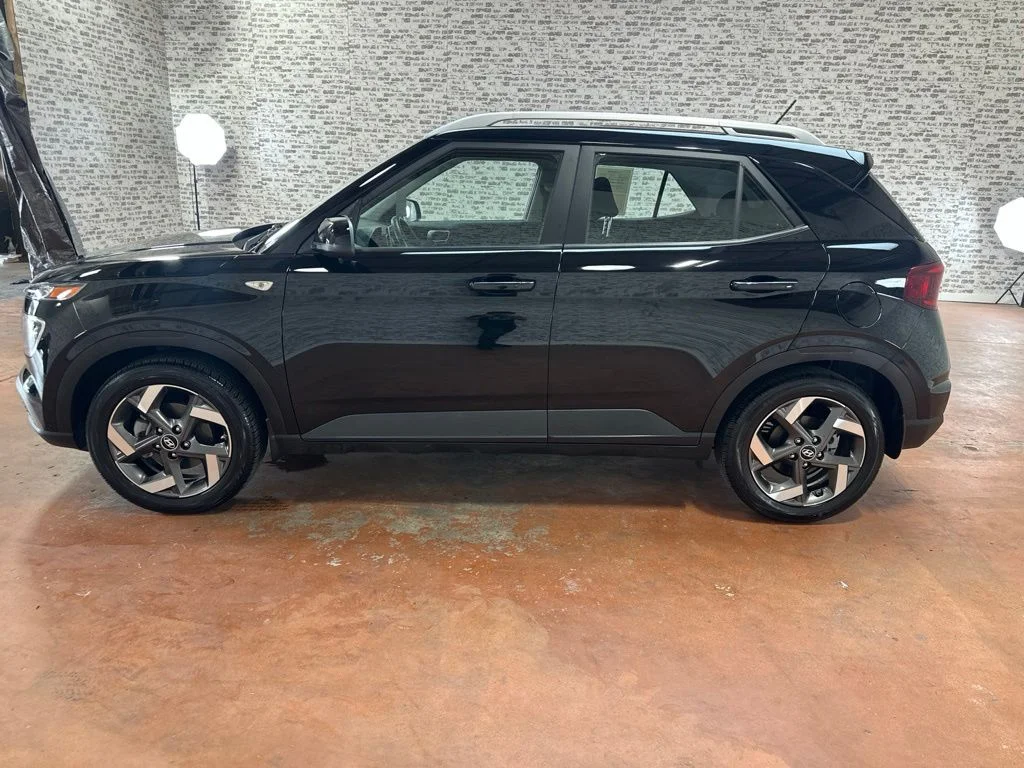 Used 2026 Onyx Black Hyundai SEL image 4
