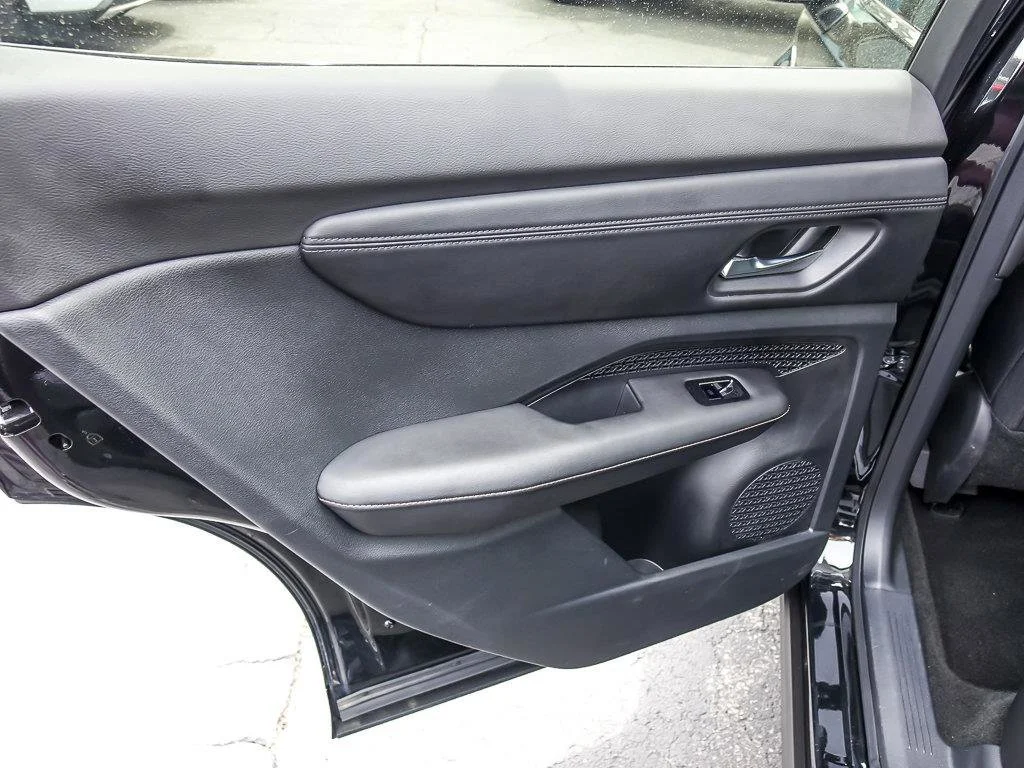 Used 2024 Black Diamond Pearl Nissan ENGAGE image 27