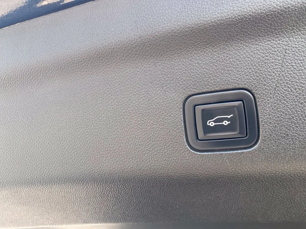 Used 2022 Hunter Metallic GMC Denali image 43