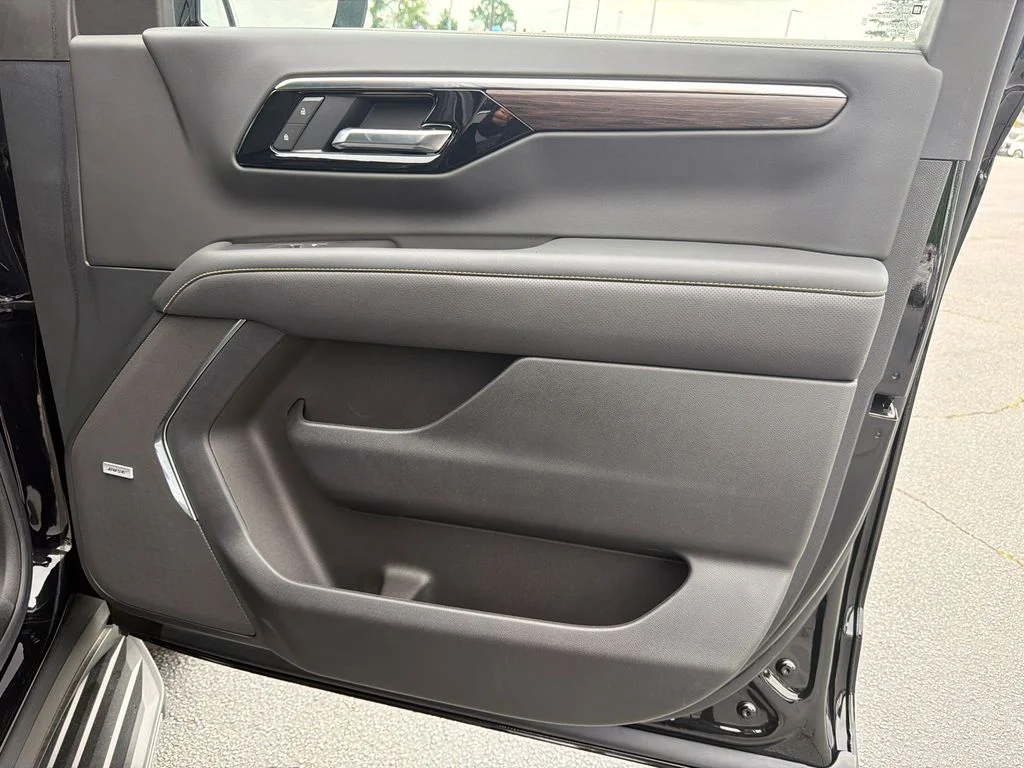 Used 2025 Black Chevrolet Premier image 14