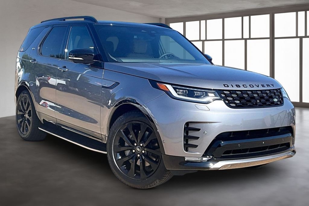 New 2026 Eiger Grey Metallic Land Rover Dynamic SE image 2