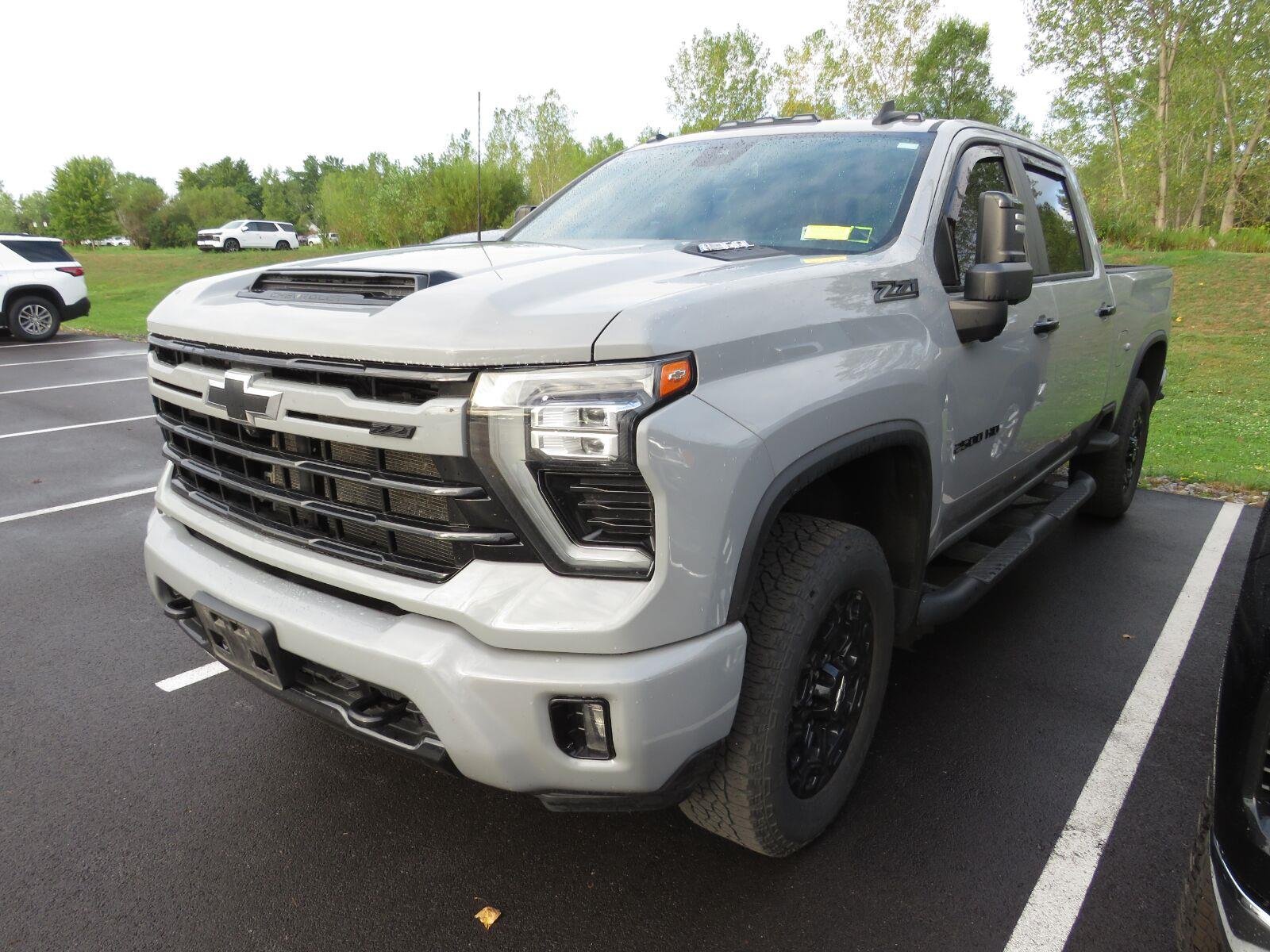 Used 2024 Slate Gray Metallic Chevrolet LT image 5