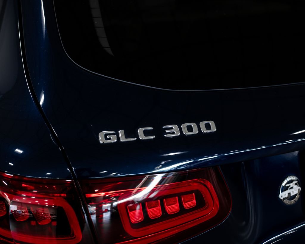 Certified Used 2022  Mercedes-Benz GLC 300 image 11