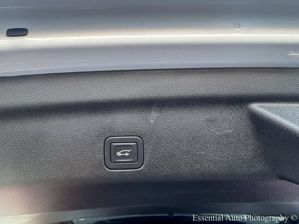 2025 GMC YUKON - Image 35