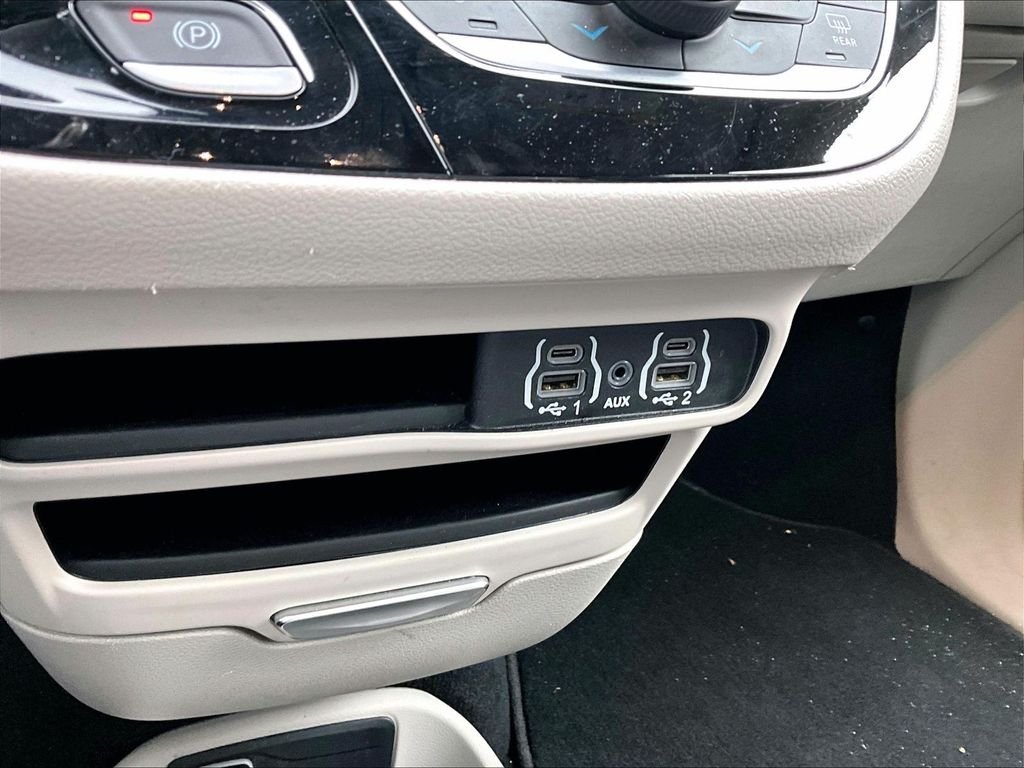 Used 2023 White Chrysler Touring L image 27