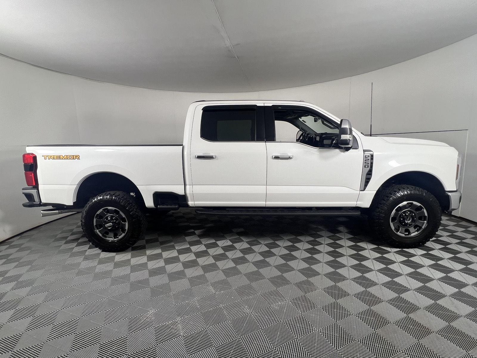 Used 2024 Star White Metallic Tri-Coat Ford LARIAT image 12